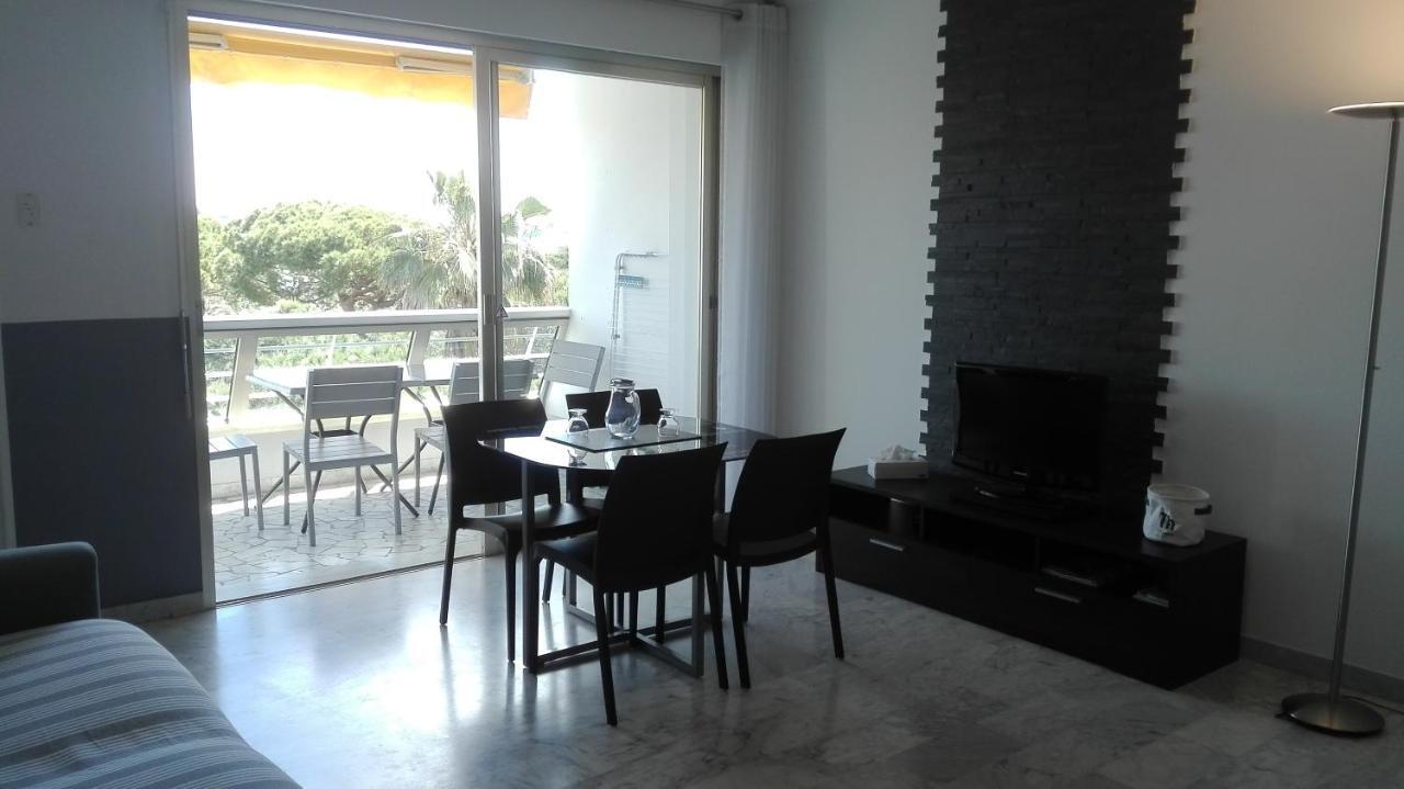 Grand Studio Climatise En Bord De Mer Avec Parking Securise Golfe-Juan Exterior photo